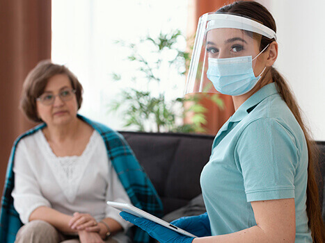 Evde Yatılı Yaşlı Bakıcısı